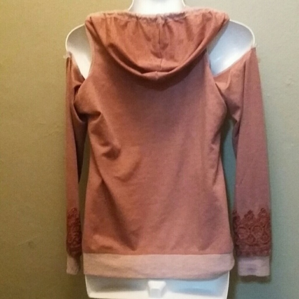 Cold Shoulder Top - Picture 3 of 4